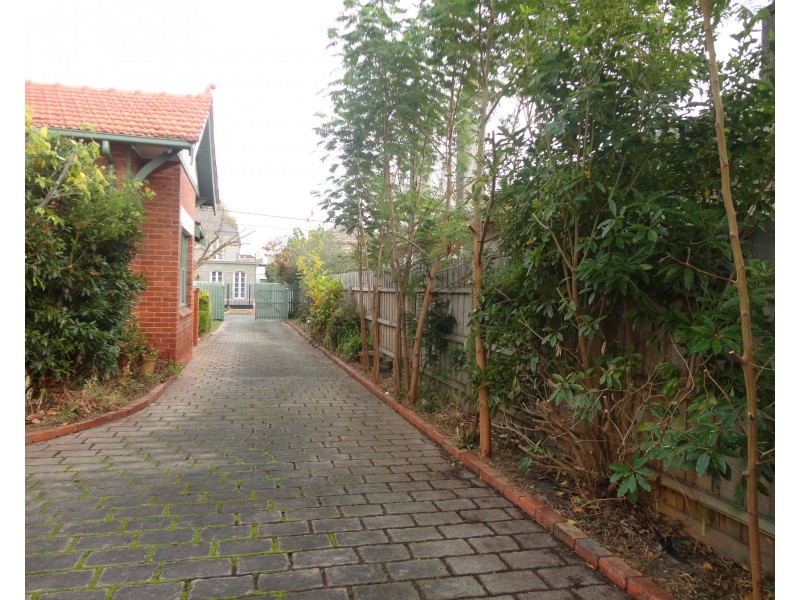 9 Holmwood Avenue, Brighton VIC 3186