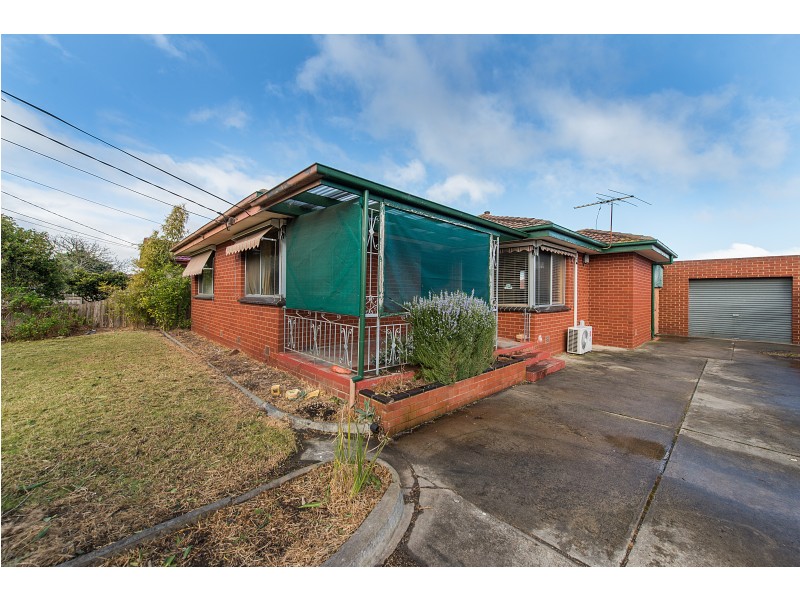 8 Narrumburn Road, Clayton South VIC 3169