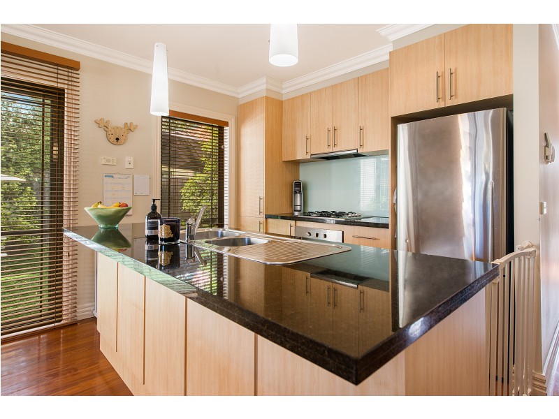 2/12 Caleb Street, Bentleigh East VIC 3165