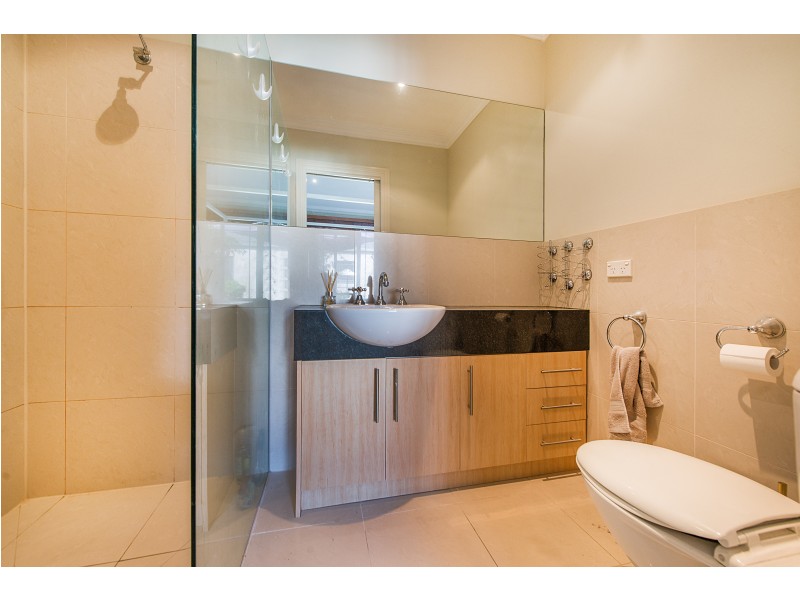 2/12 Caleb Street, Bentleigh East VIC 3165