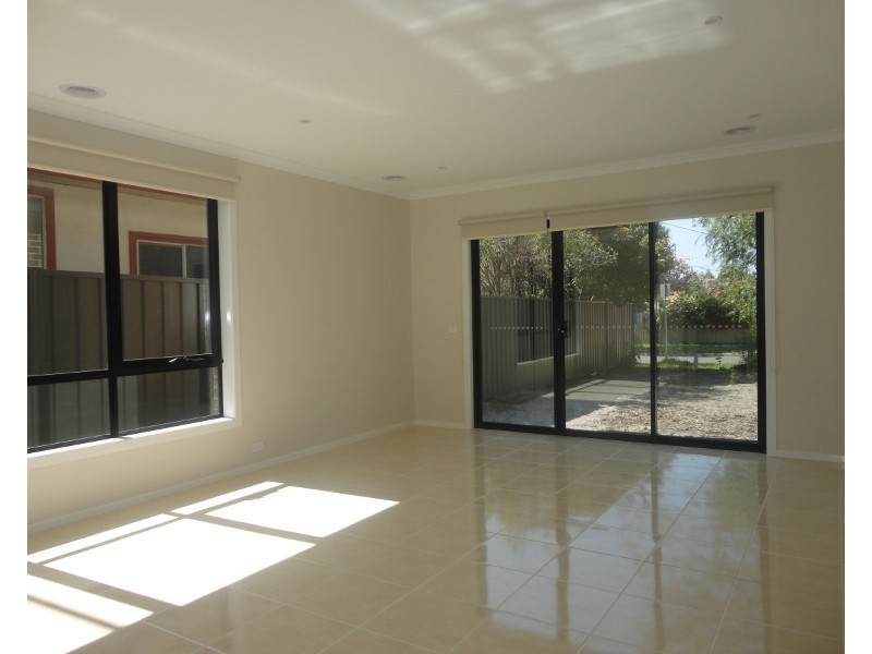 1/5  Stradbroke Street, Oakleigh South VIC 3167