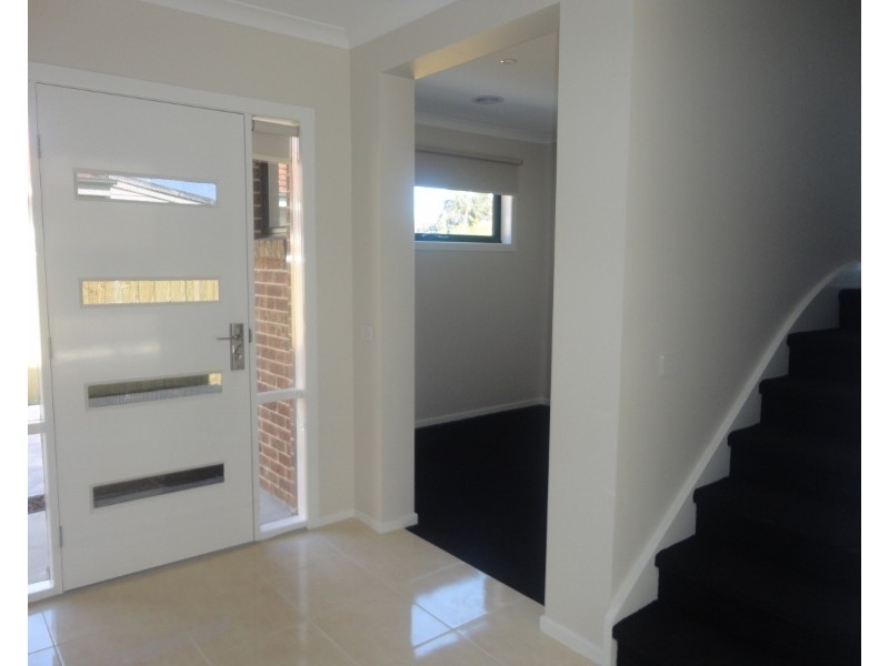 1/5  Stradbroke Street, Oakleigh South VIC 3167