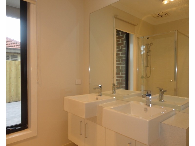 1/5  Stradbroke Street, Oakleigh South VIC 3167