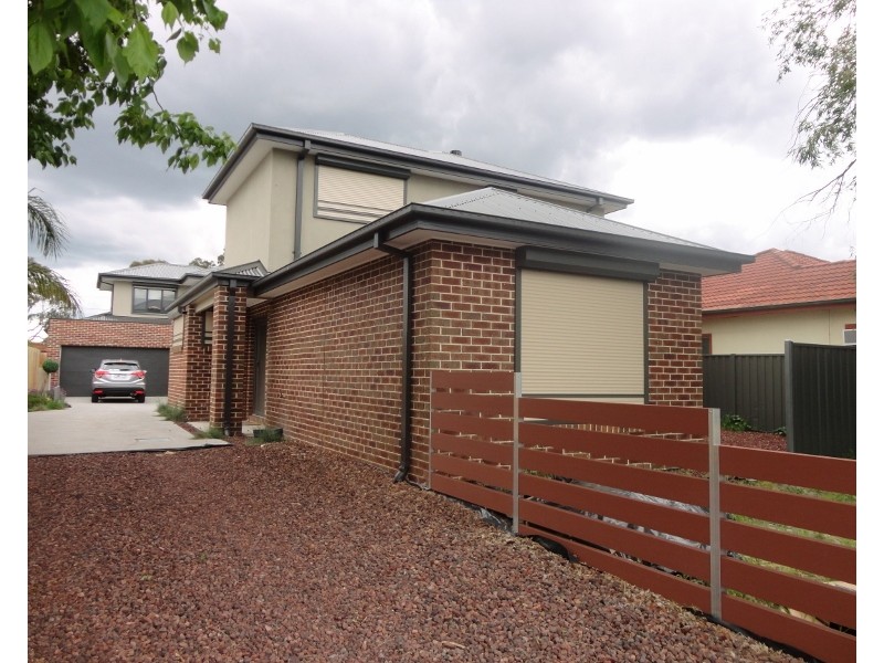 1/5  Stradbroke Street, Oakleigh South VIC 3167