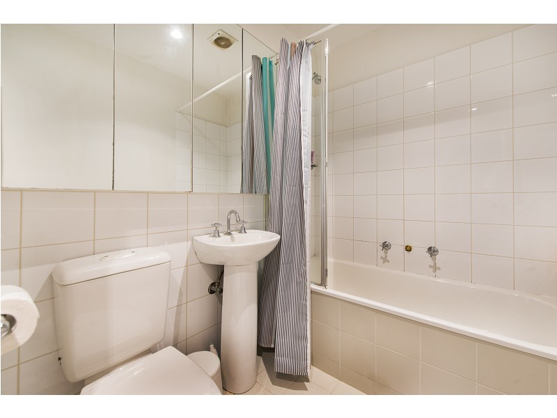 28/2 Monash Green Drive, Clayton VIC 3168