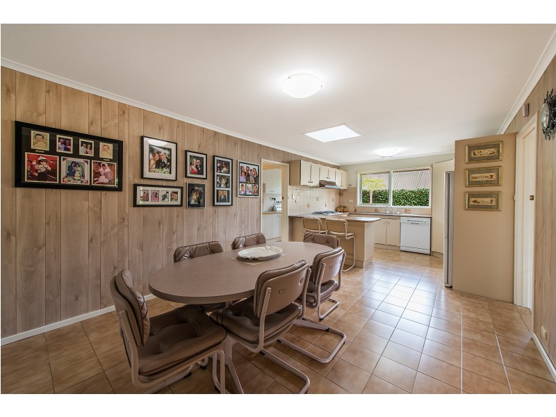 6 Cootamundra Drive, Wheelers Hill VIC 3150