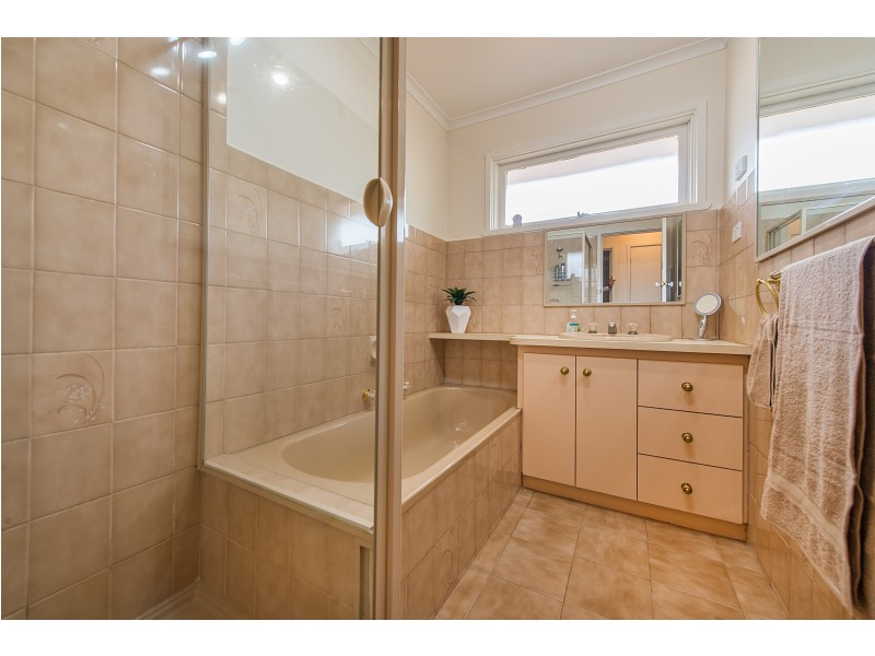 6 Cootamundra Drive, Wheelers Hill VIC 3150