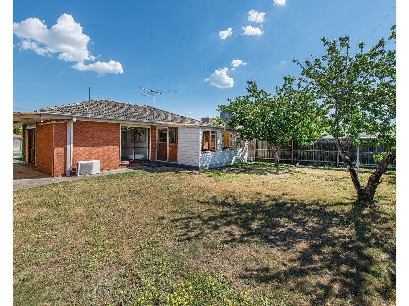 15 Merrigum Crescent, Clarinda VIC 3169