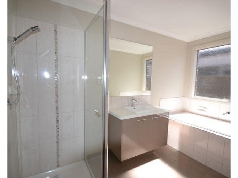 26 Canmore Street, Cranbourne East VIC 3977