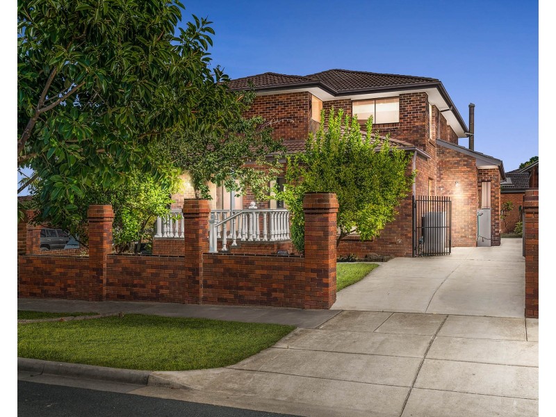 8 Sandalwood Drive, Oakleigh South VIC 3167