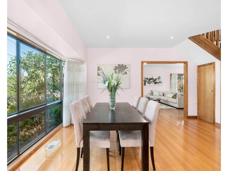 8 Sandalwood Drive, Oakleigh South VIC 3167