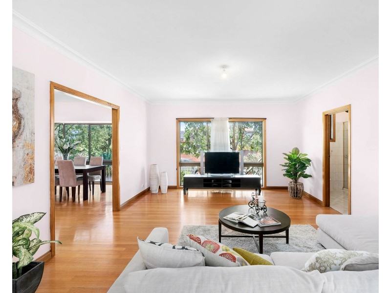 8 Sandalwood Drive, Oakleigh South VIC 3167