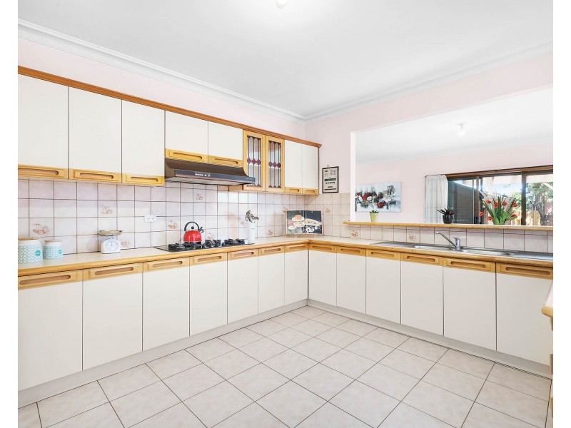 8 Sandalwood Drive, Oakleigh South VIC 3167