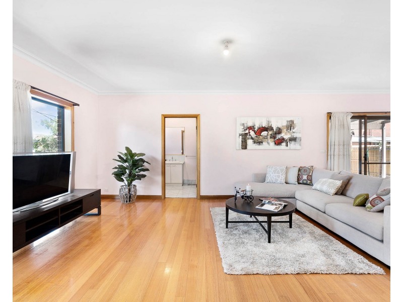 8 Sandalwood Drive, Oakleigh South VIC 3167