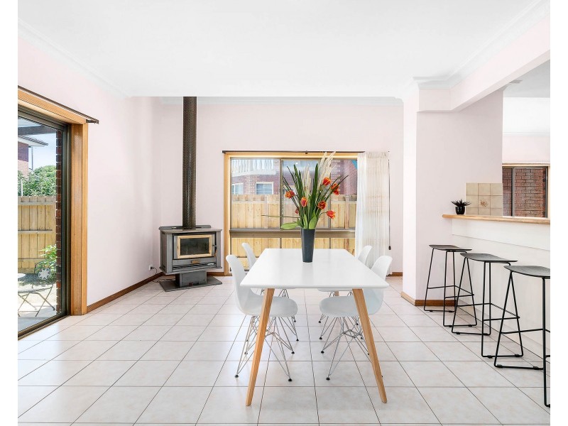 8 Sandalwood Drive, Oakleigh South VIC 3167