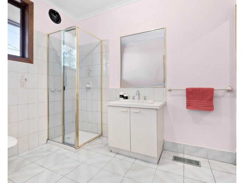 8 Sandalwood Drive, Oakleigh South VIC 3167