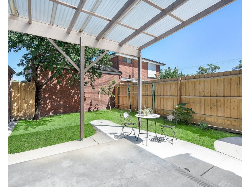 8 Sandalwood Drive, Oakleigh South VIC 3167