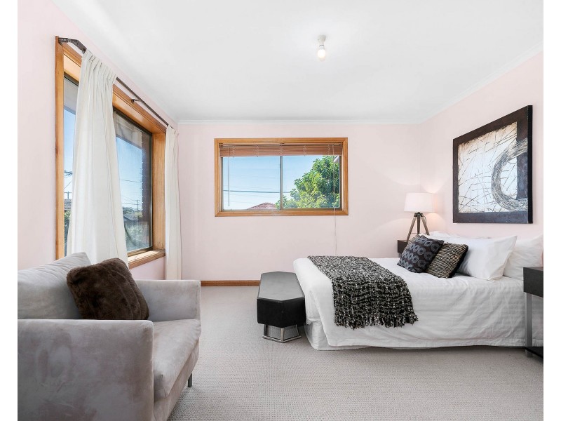 8 Sandalwood Drive, Oakleigh South VIC 3167