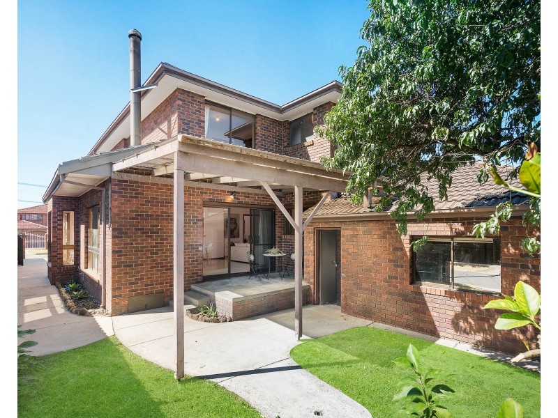 8 Sandalwood Drive, Oakleigh South VIC 3167