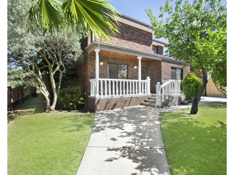 8 Sandalwood Drive, Oakleigh South VIC 3167