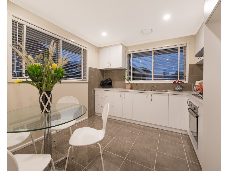 2 Barringun Crescent, Clayton South VIC 3169