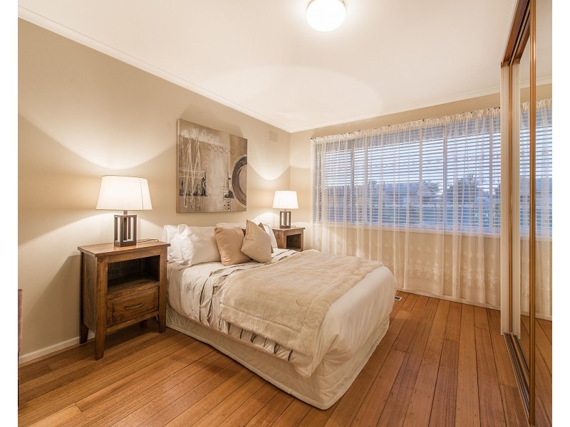 2 Barringun Crescent, Clayton South VIC 3169