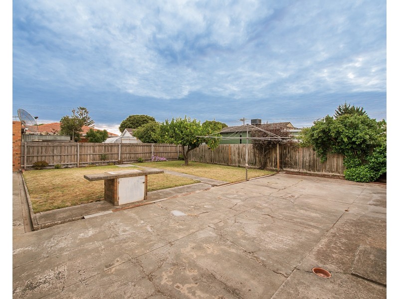 2 Barringun Crescent, Clayton South VIC 3169