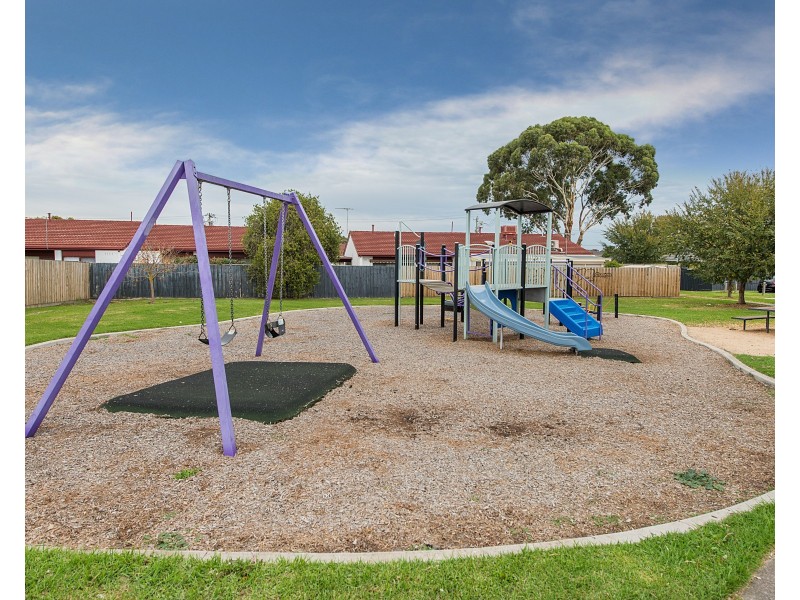 21 Leonard Close, Clarinda VIC 3169