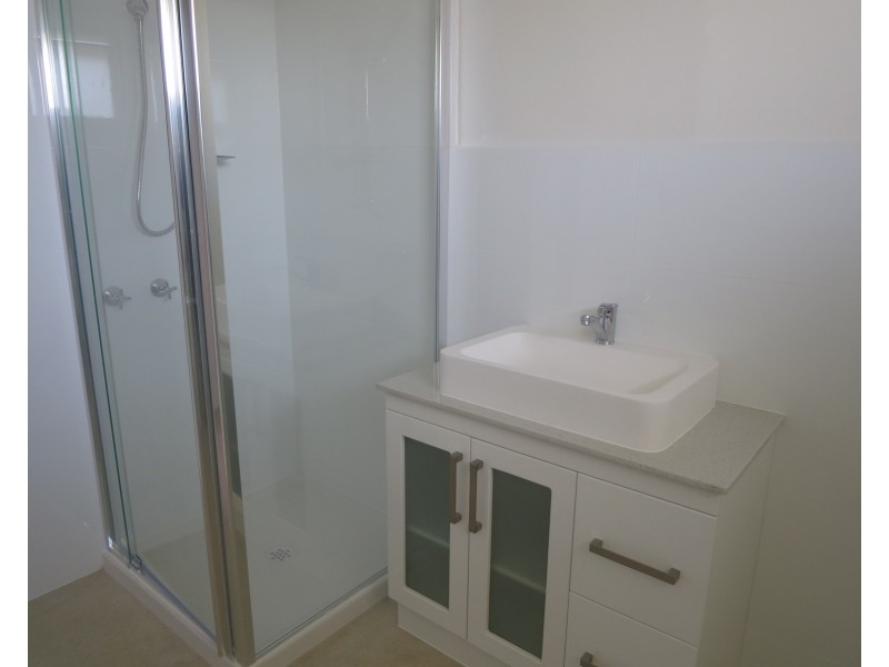 2/17 Oakes Avenue, Clayton South VIC 3169