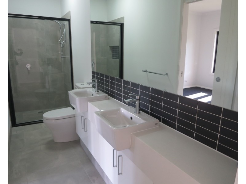 2/4 Cantala Street, Clayton VIC 3168