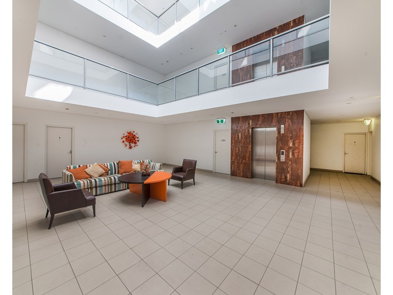 8/213 Normanby Road, Notting Hill VIC 3168