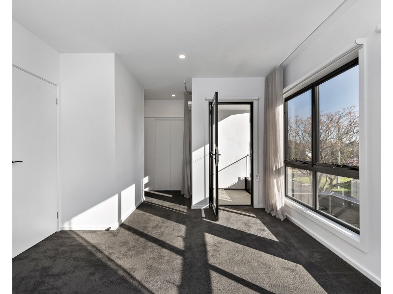 2/88 Spring Road, Hampton East VIC 3188