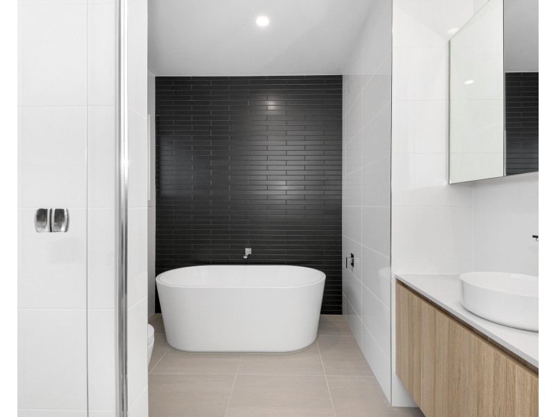 2/88 Spring Road, Hampton East VIC 3188