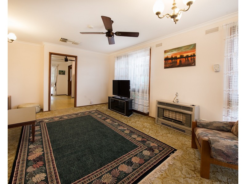 21 Leonard Close, Clarinda VIC 3169