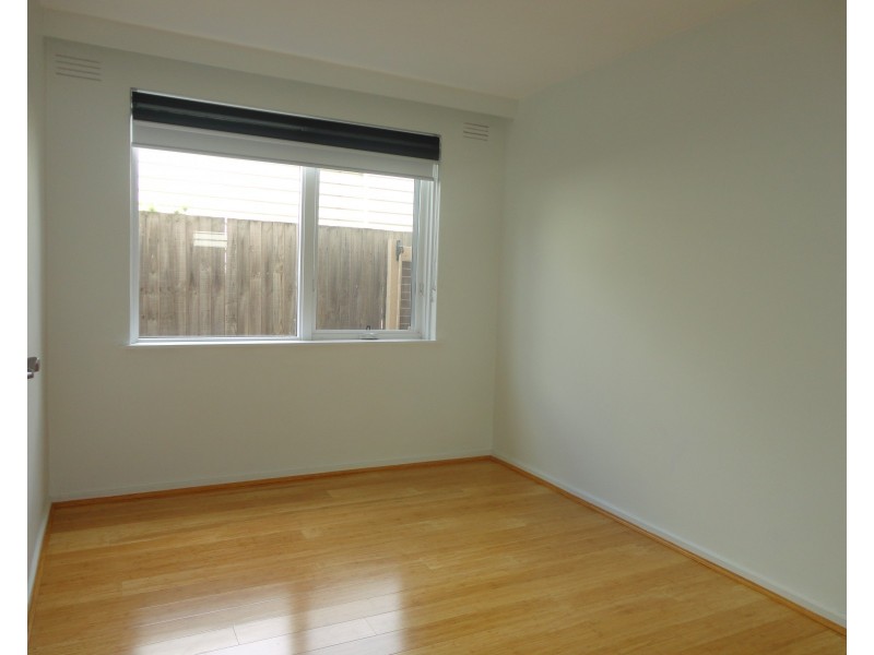 2/9 Clapham Road, Hughesdale VIC 3166