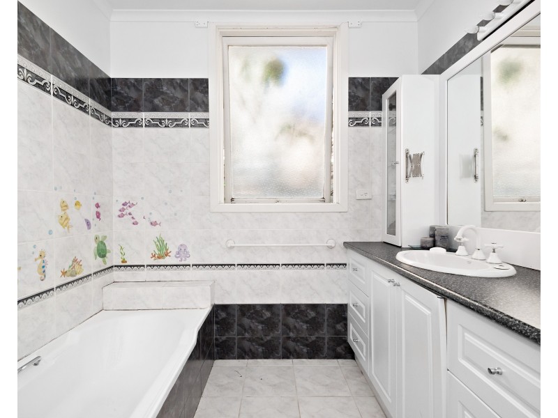 20 Ester Crescent, Clayton South VIC 3169