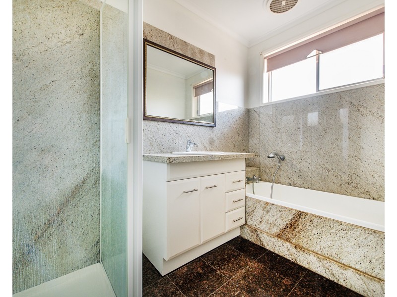 1 Warraweena Road, Clayton South VIC 3169