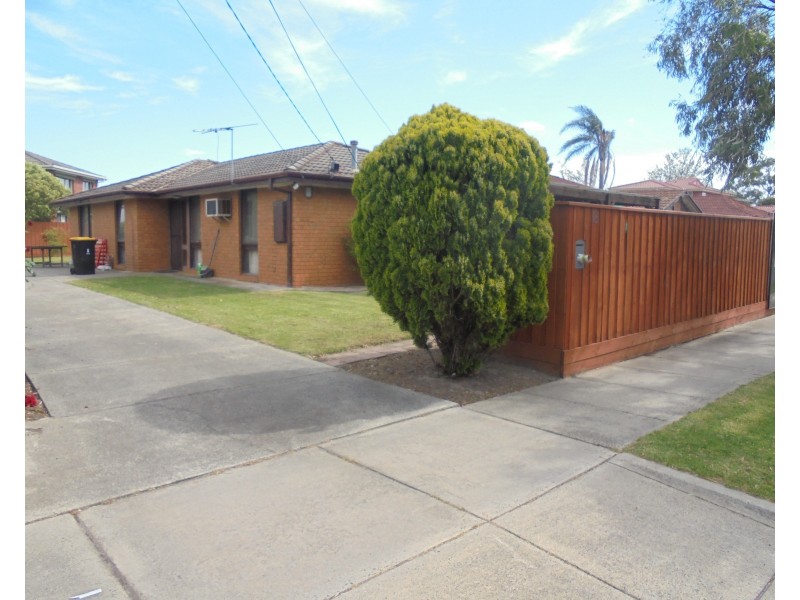 18 Debbie Close, Clarinda VIC 3169