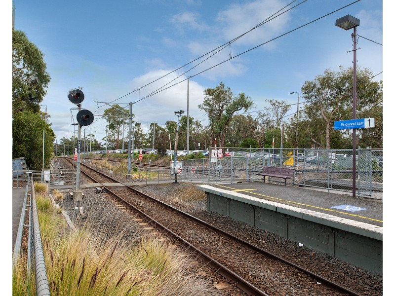 42 Railway Avenue, Ringwood East VIC 3135