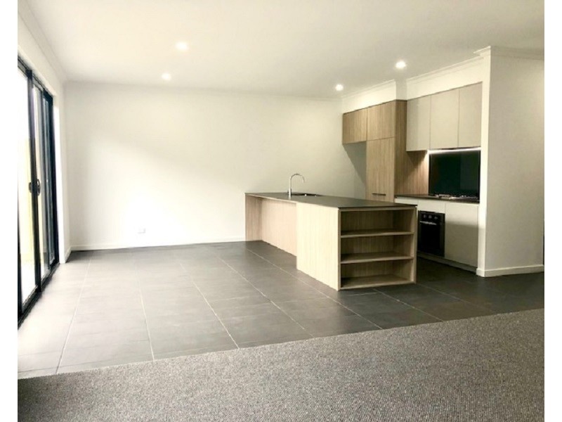 9 Jackson Green Boulevard, Clayton South VIC 3169