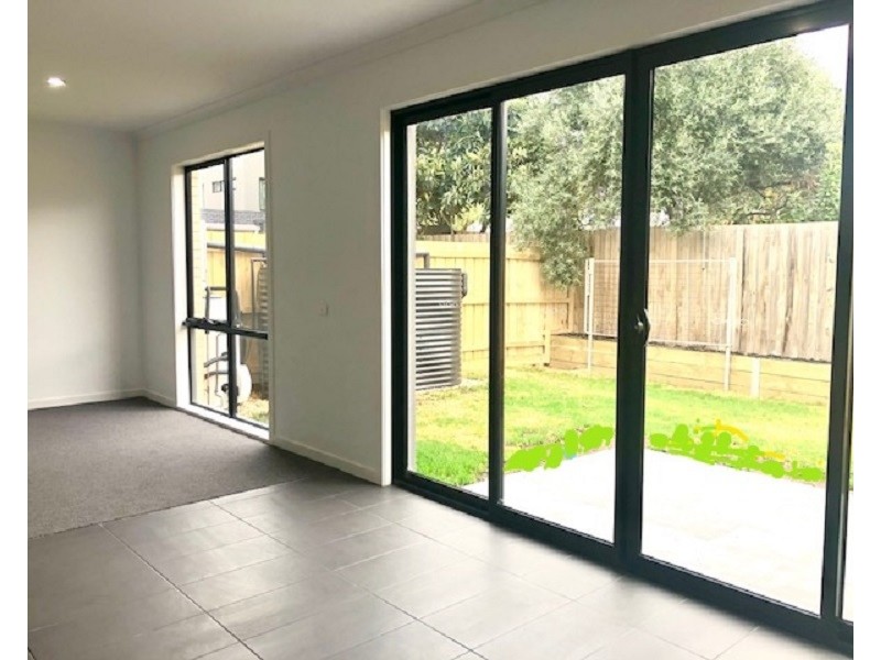 9 Jackson Green Boulevard, Clayton South VIC 3169