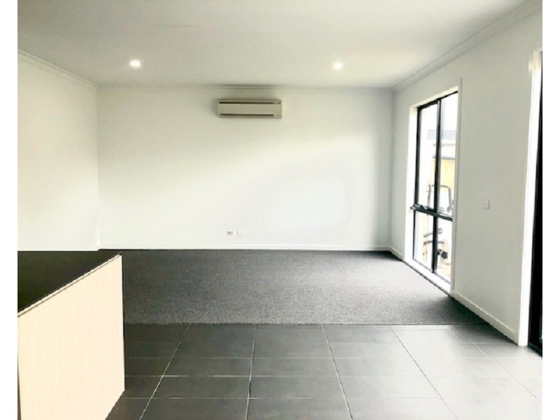 9 Jackson Green Boulevard, Clayton South VIC 3169