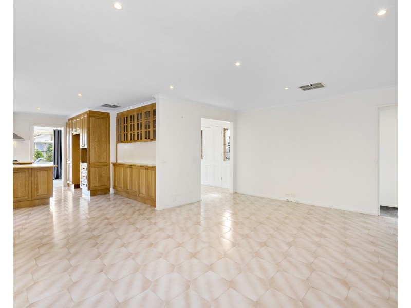 27 Cooinda Crescent, Clarinda VIC 3169