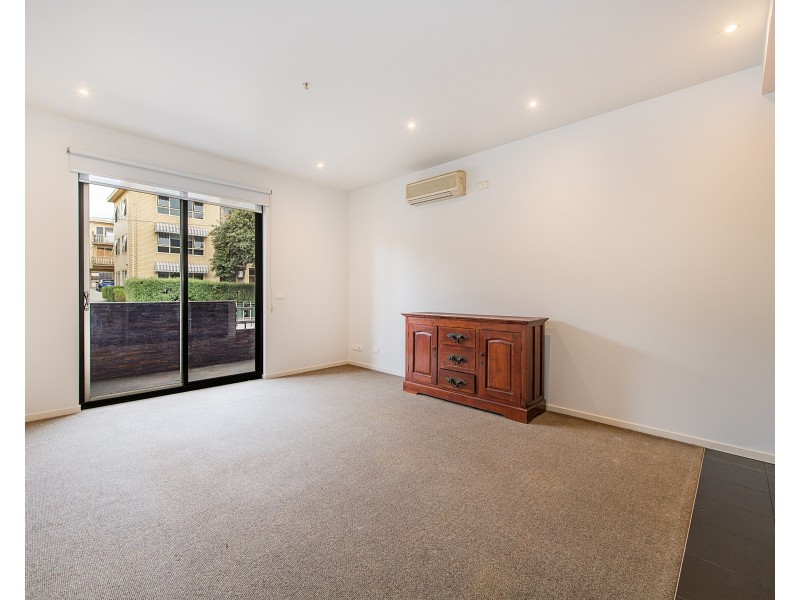 10 / 220 Barkly Street, St Kilda VIC 3182