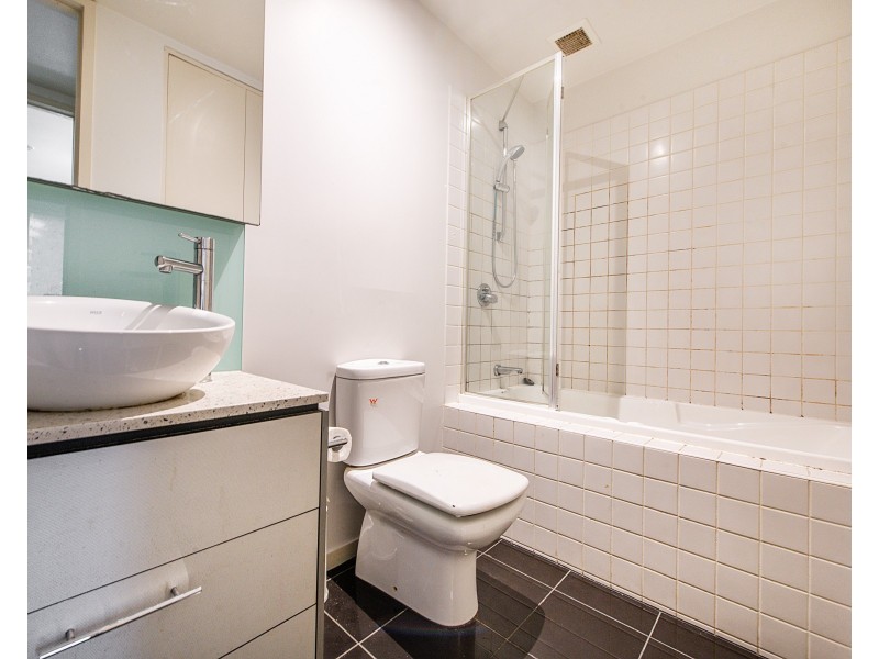 10 / 220 Barkly Street, St Kilda VIC 3182