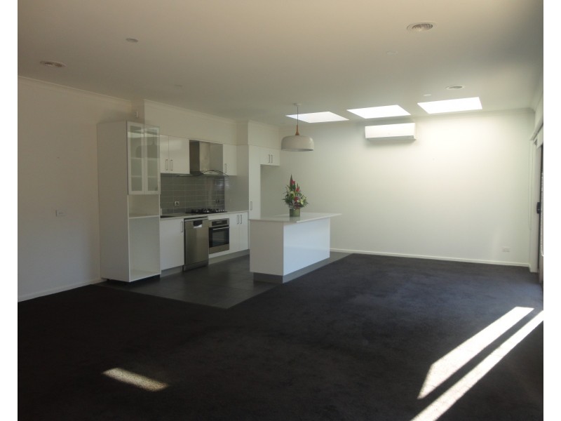 8/28 Eulinga Road, Clayton South VIC 3169
