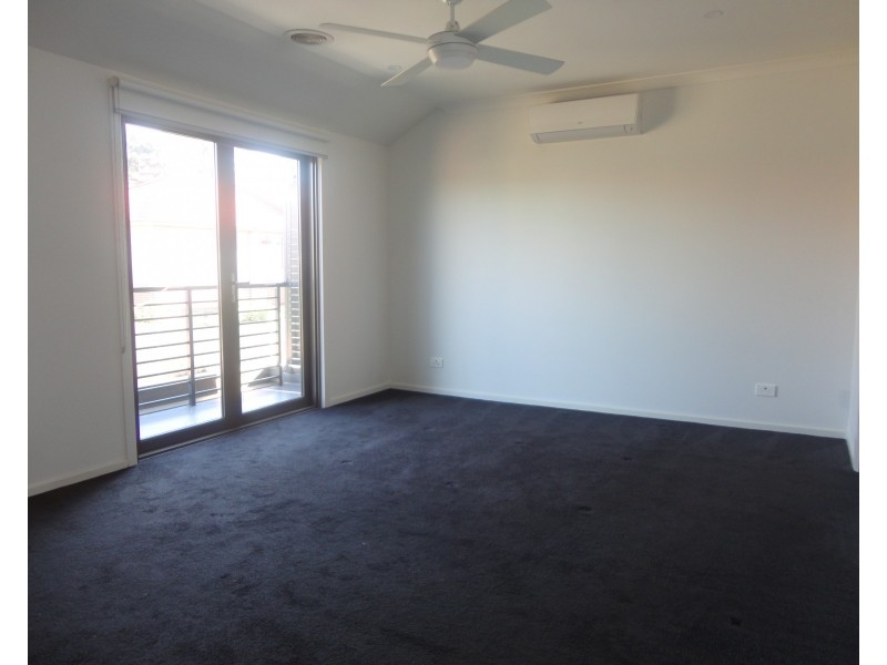 8/28 Eulinga Road, Clayton South VIC 3169