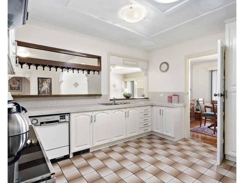 37 Avonhurst Drive, Glen Waverley VIC 3150