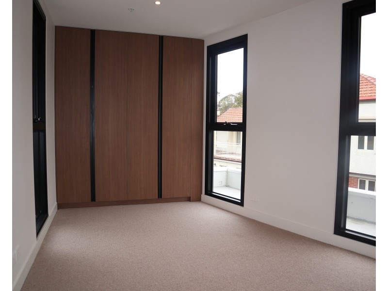 206/692 Whitehorse Road, Mont Albert VIC 3127