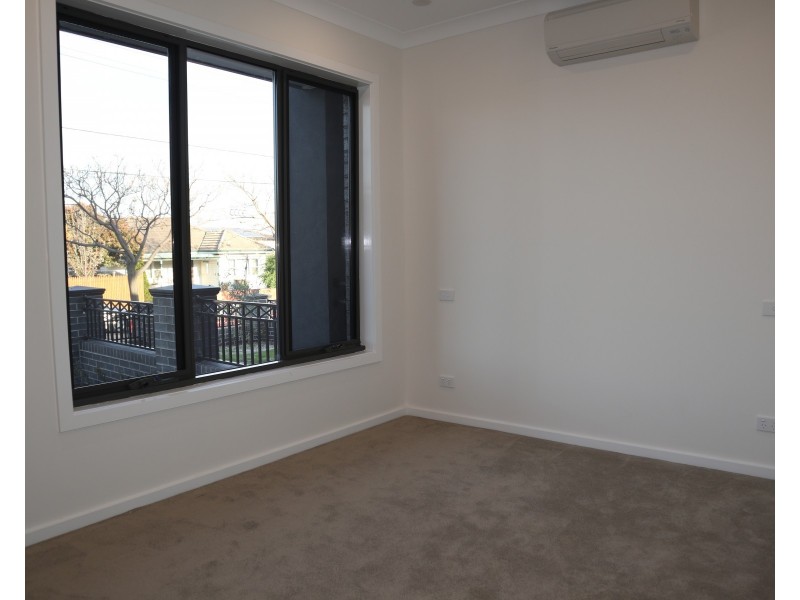 1/73  Prince Charles Street, Clayton VIC 3168